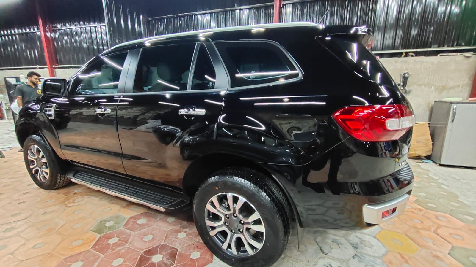 What Is Included in a Premium Car Wash and Detailing Package? 